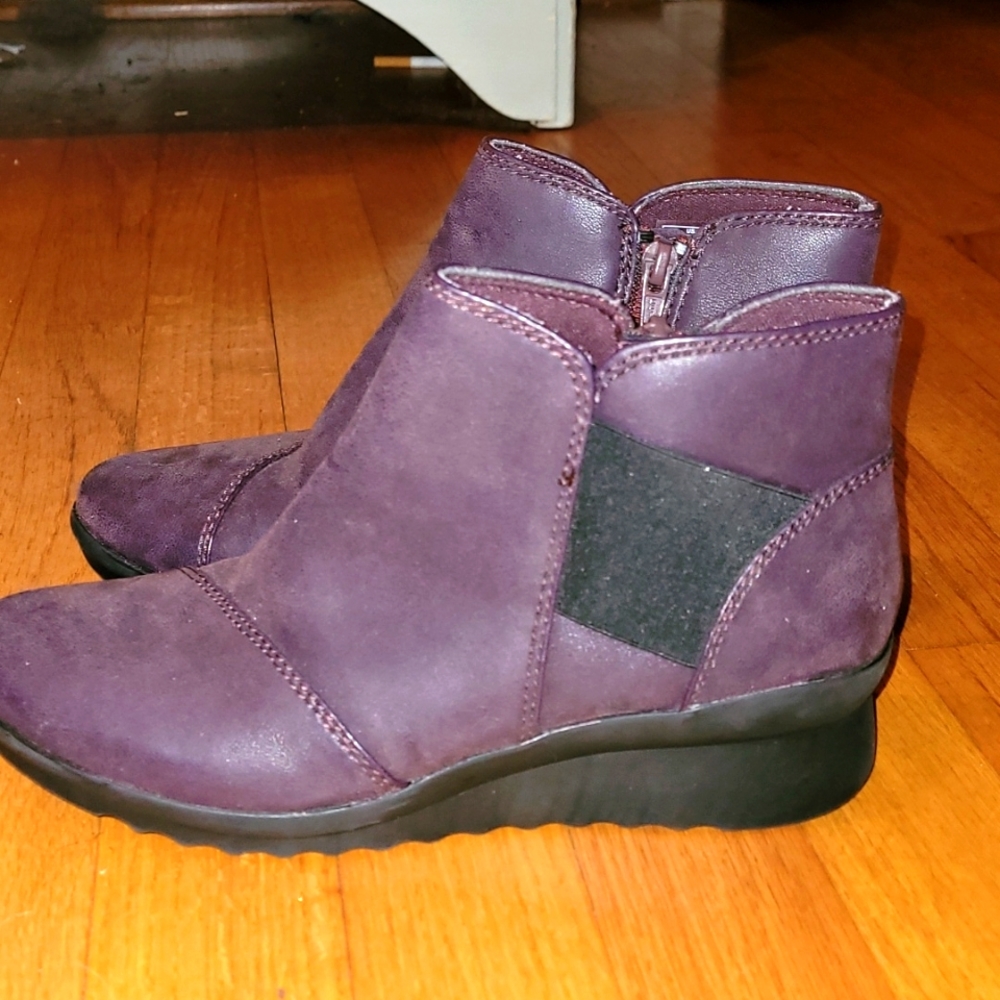 Size 5.5 Purple Clark's Cloudstepper booties